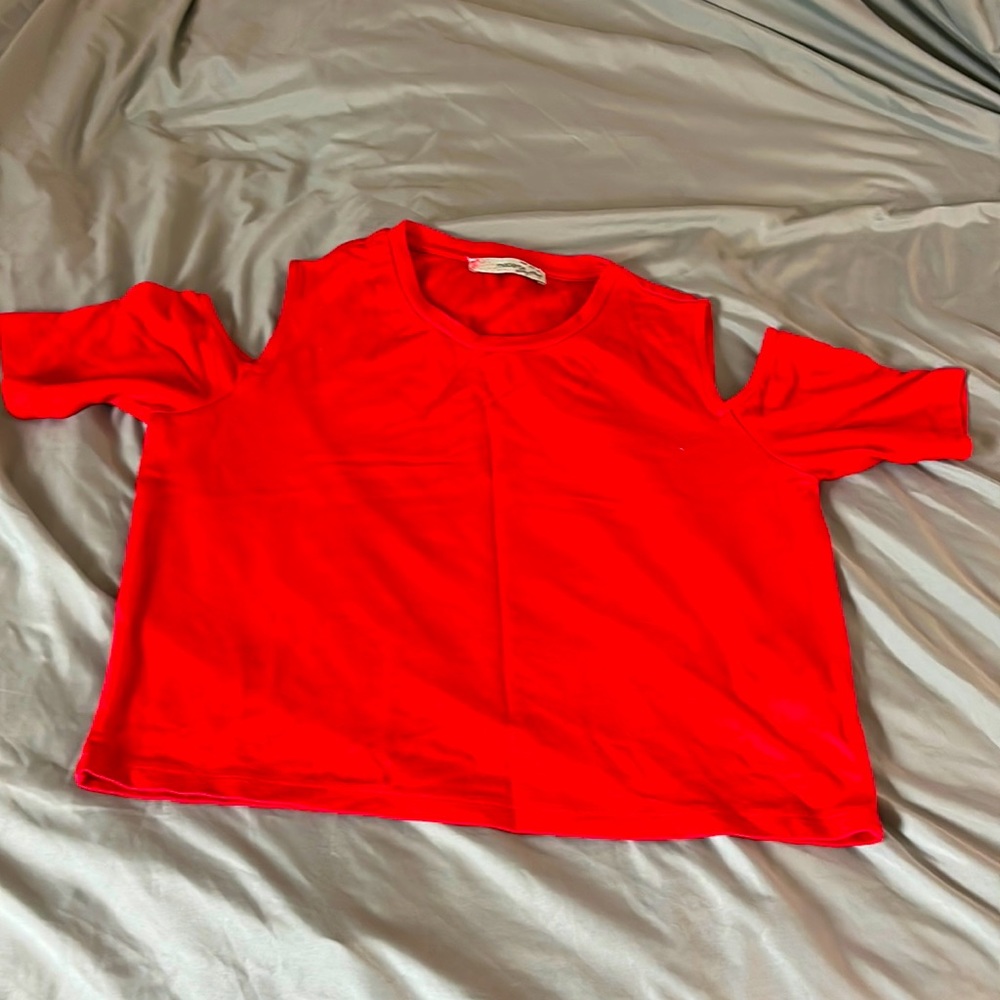 Madame Size M red top.